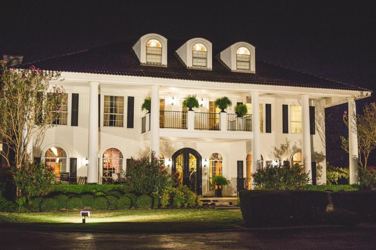 The Plantation House Boutique Inn Pflugerville Exterior photo
