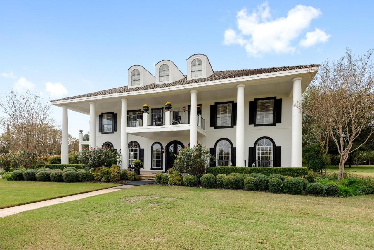 The Plantation House Boutique Inn Pflugerville Exterior photo